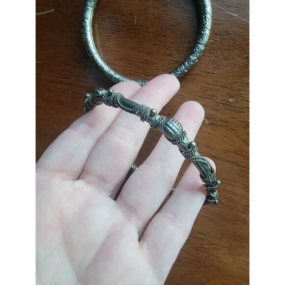 Lot Of 2 Metal Silver Pewter? Bangles With Designs - Picture 4 of 9